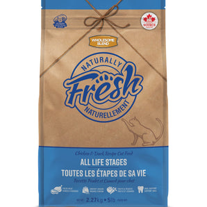 TROUW NUTRITION NATURALLY FRESH dry cat food. Chicken and duck. Choice of formats.